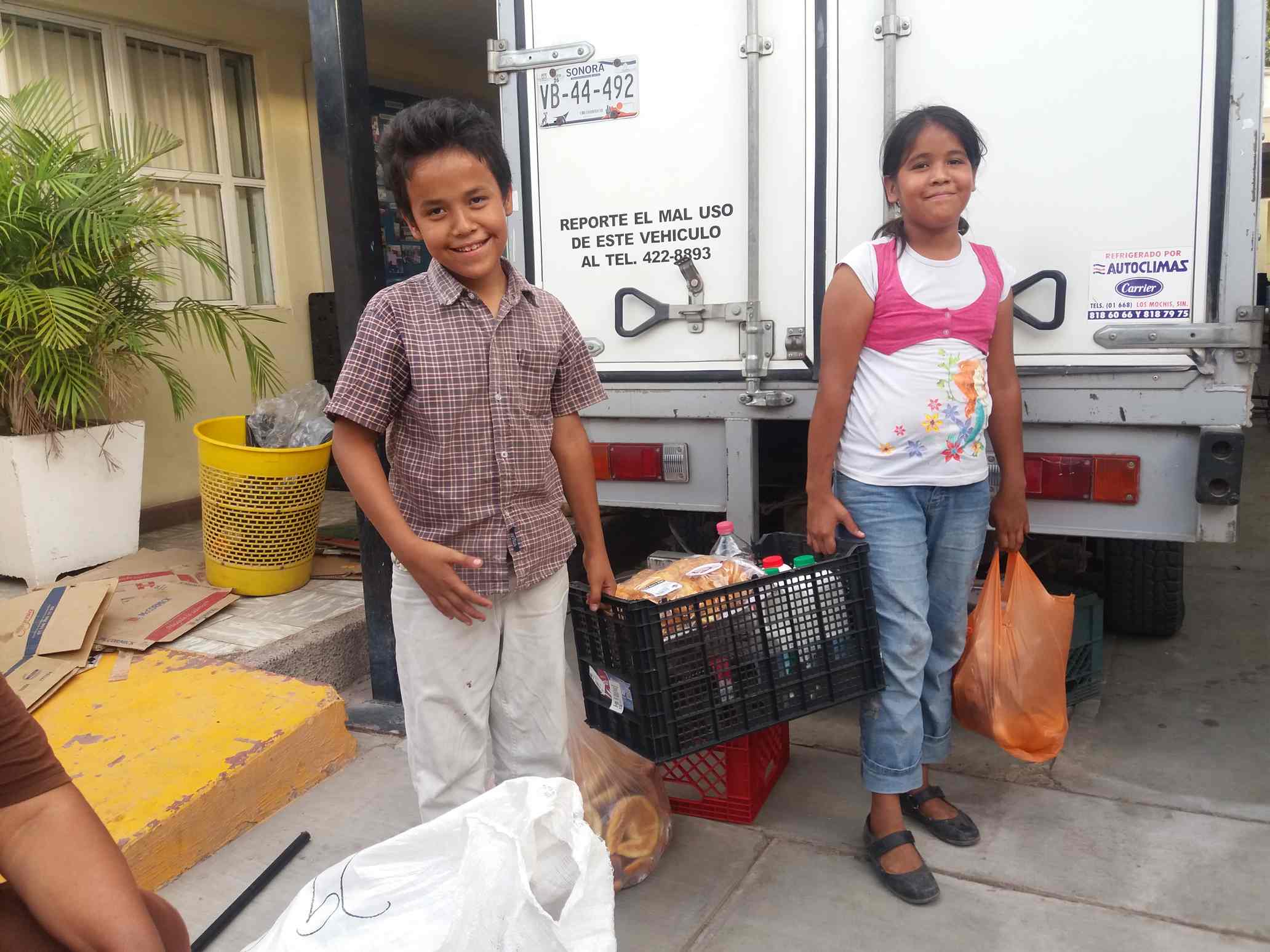 Entrega de despensas en las comunidades del Sur de Sonora